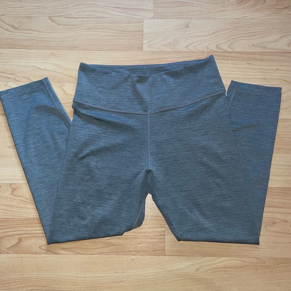 BNWOT LIGHT GREY NIKE DRI-FIT CAPRI